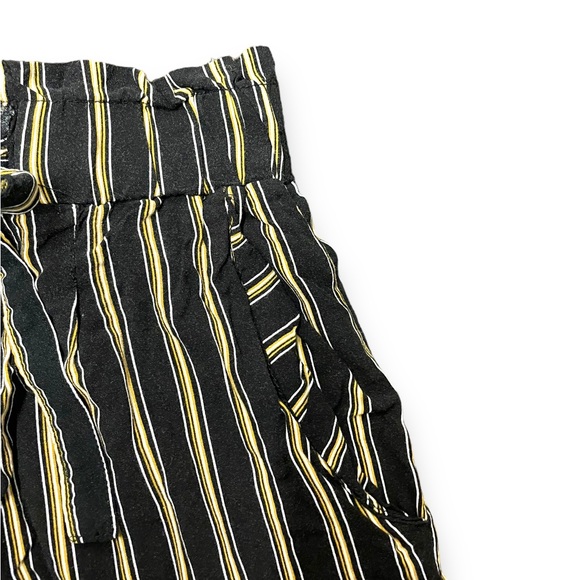 ✨ STRIPED PATTERN SHORTS✨ - Picture 5 of 5